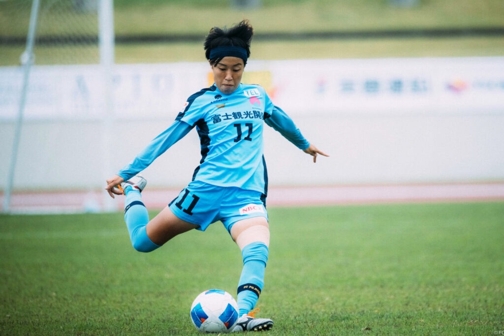 プレーをする中村選手