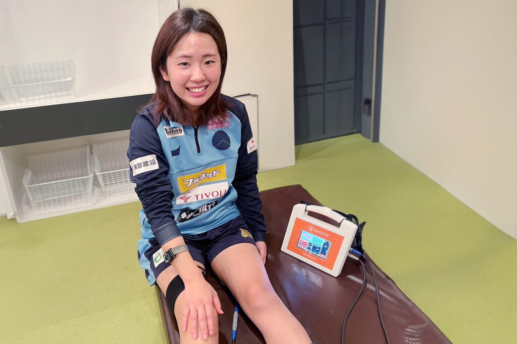 R-SHOCKでセルフケアをする濱名選手